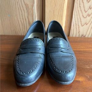 Gloria Vanderbilt Black Leather Loafers size 6.5